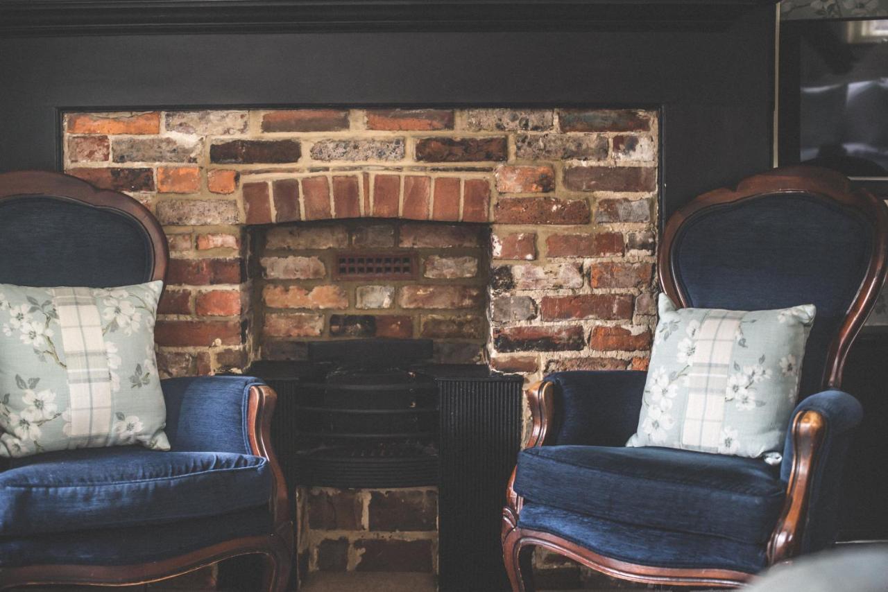 ライ ジークス ハウス Bed & Breakfast エクステリア 写真 The fireplace in the living room