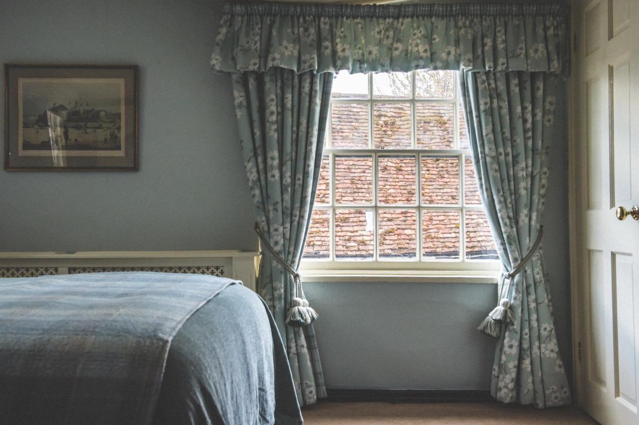 ライ ジークス ハウス Bed & Breakfast エクステリア 写真 Curtains in a bedroom